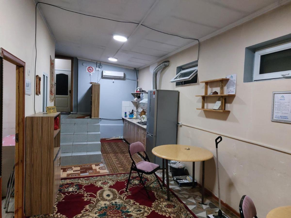 Konok Center Osh Hotel Eksteriør billede