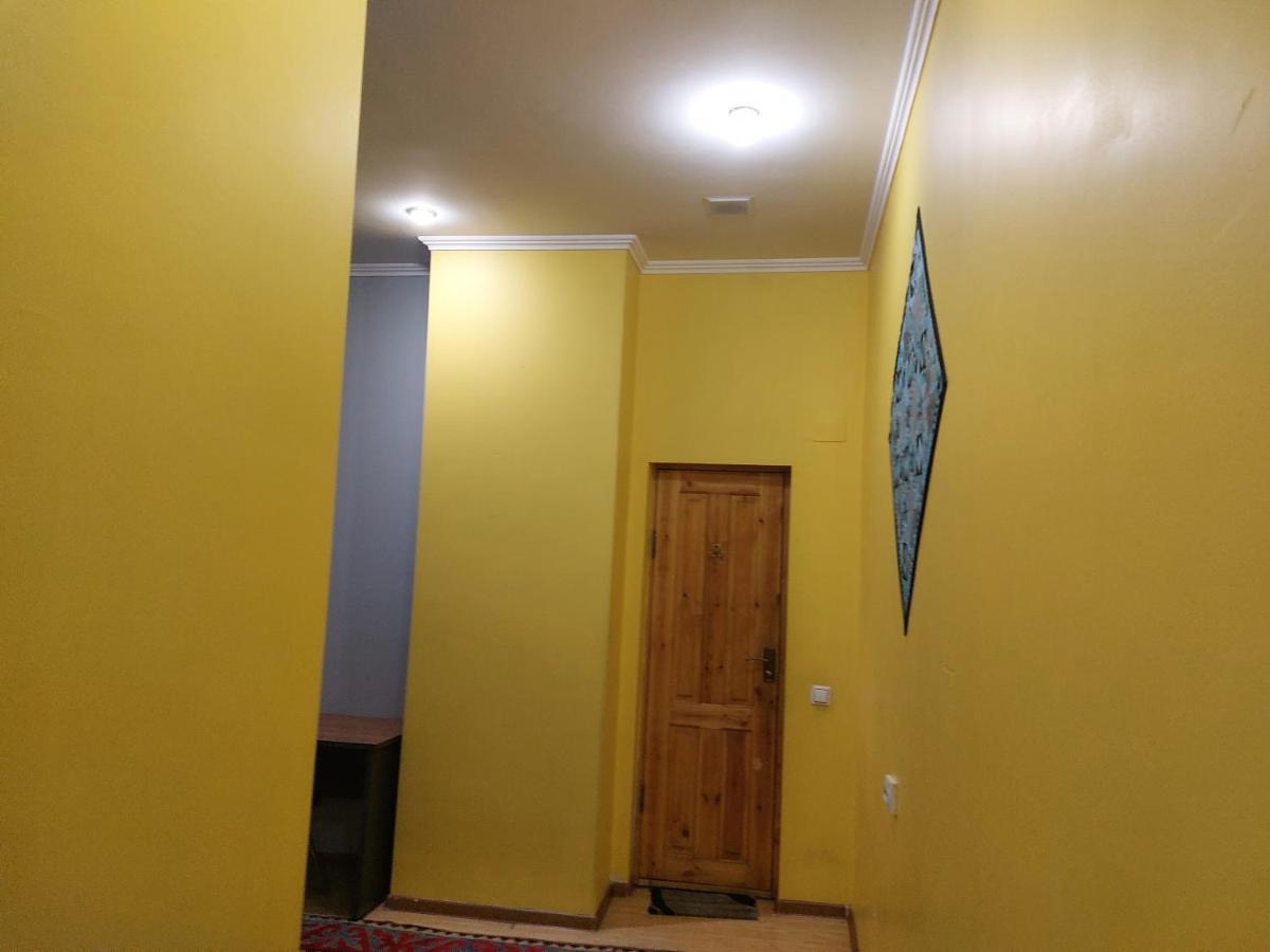 Konok Center Osh Hotel Eksteriør billede