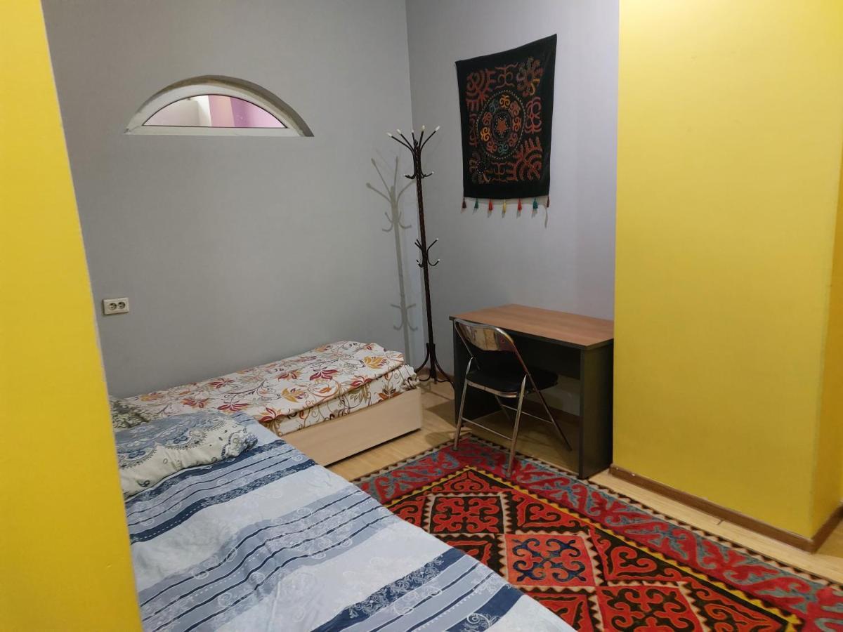 Konok Center Osh Hotel Eksteriør billede