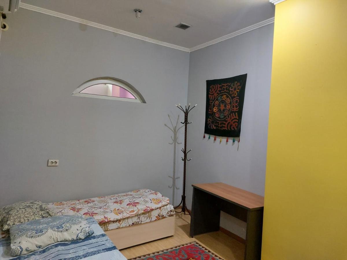 Konok Center Osh Hotel Eksteriør billede