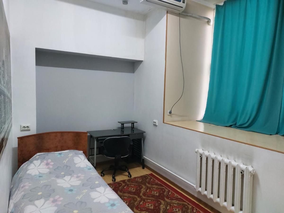 Konok Center Osh Hotel Eksteriør billede