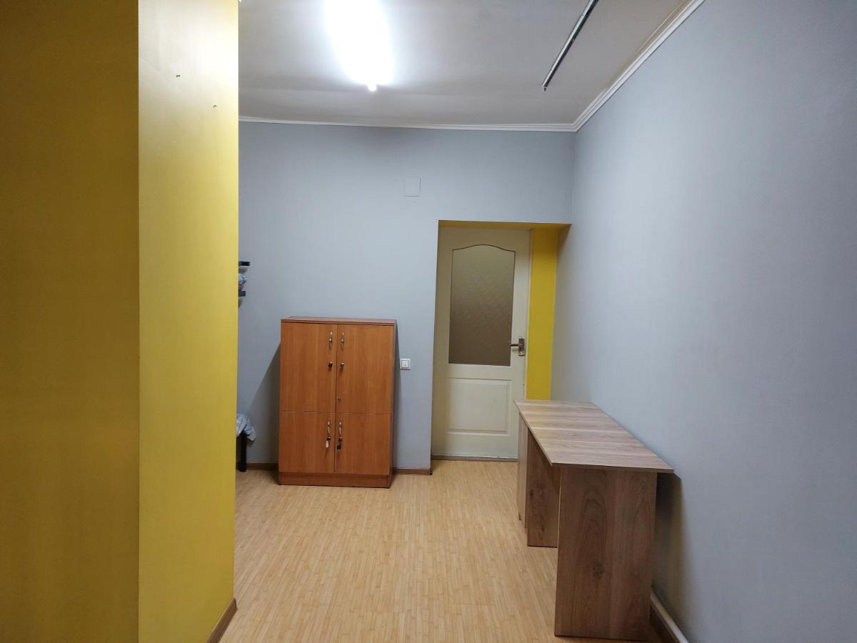 Konok Center Osh Hotel Eksteriør billede